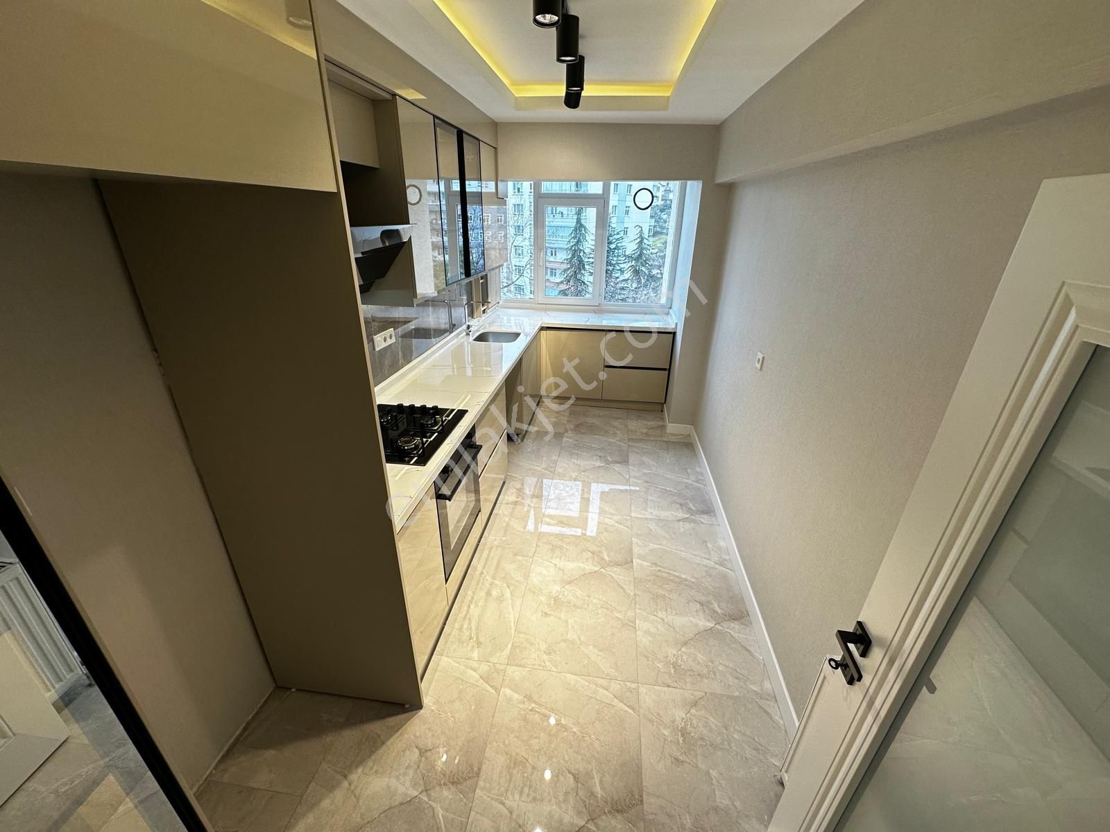 Kariyer'den Aşağı Eğlence'de 3+1 Ultra Lüx Güney Cephe Katta Geniş Daire - Görsel 12