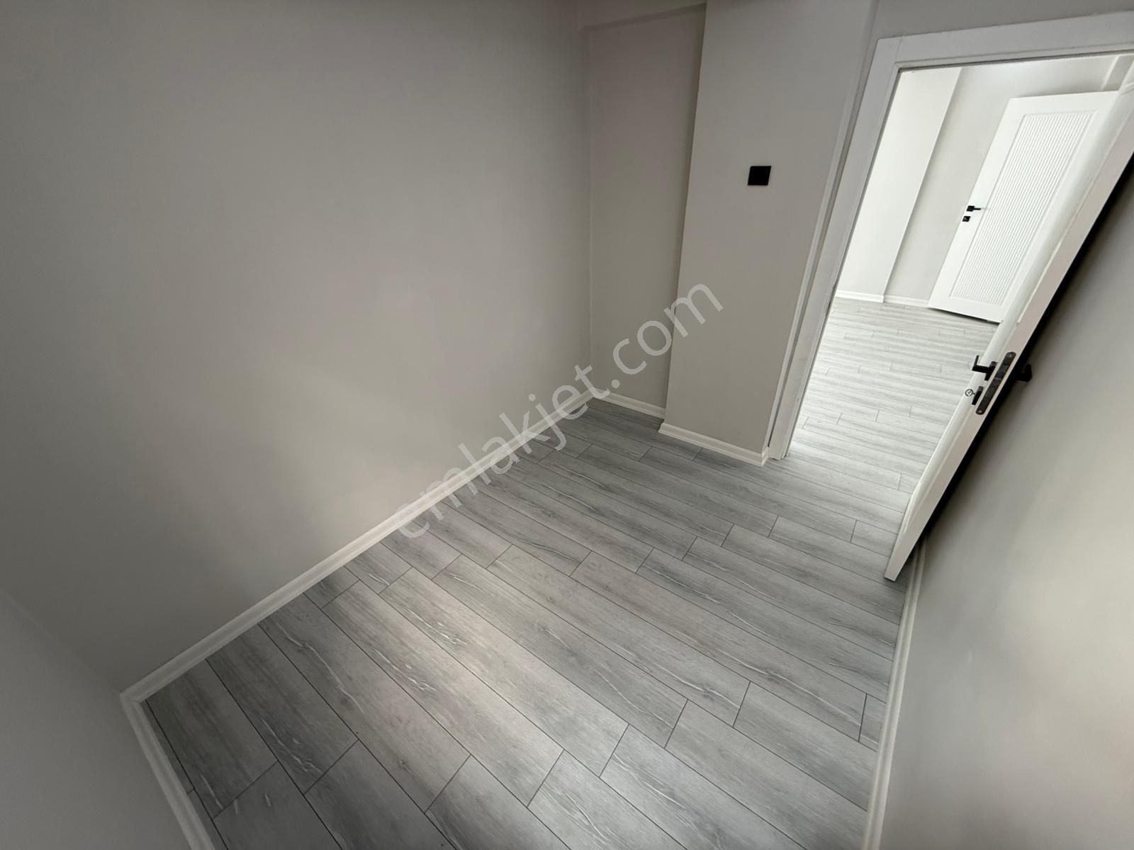 Kariyerden Tepebaşında Merkezde Ultra Yapılı Yüksek Giriş 3+1 Daire - Görsel 13