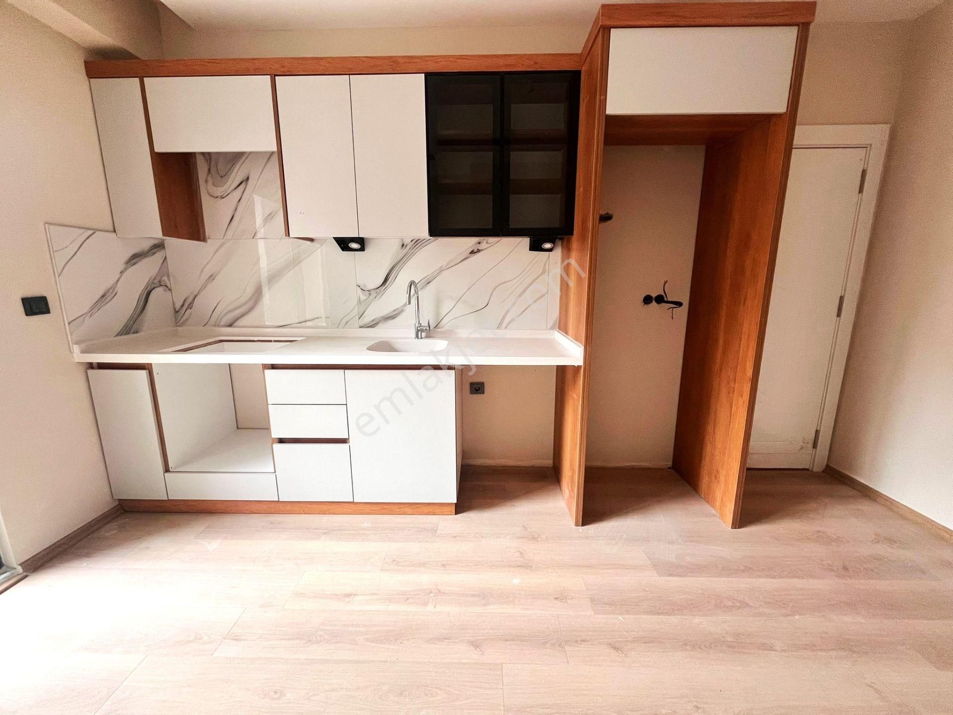Yükselden Edremitte Kapalı Otoparklı Ara Kat Ultra Lüx 1+1 Satılık Daire - Görsel 8