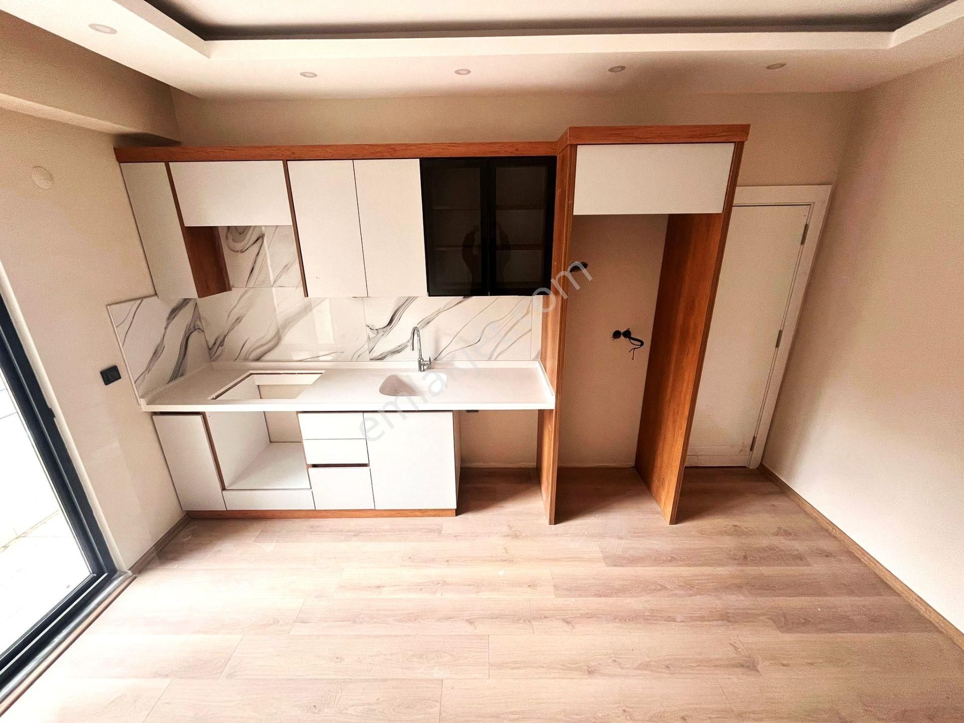 Yükselden Edremitte Kapalı Otoparklı Ara Kat Ultra Lüx 1+1 Satılık Daire - Görsel 9