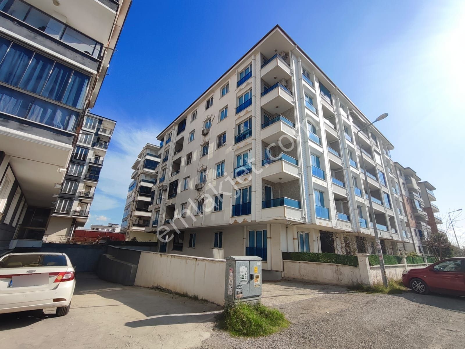 Edremit Kadıköy'de Site İçerisinde Ara Kat Kapalı