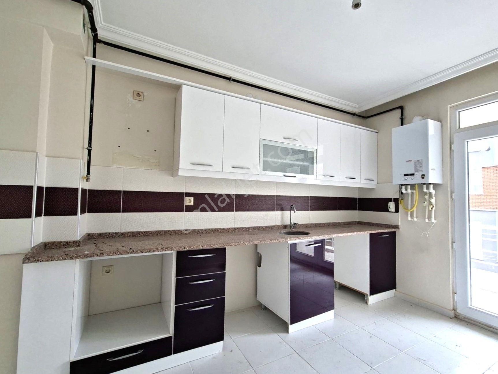 Recep Ümit'ten Esenli Caddesi Yakınında Satılık 2+1 Asansörlü Arakat Geniş Lux Daire