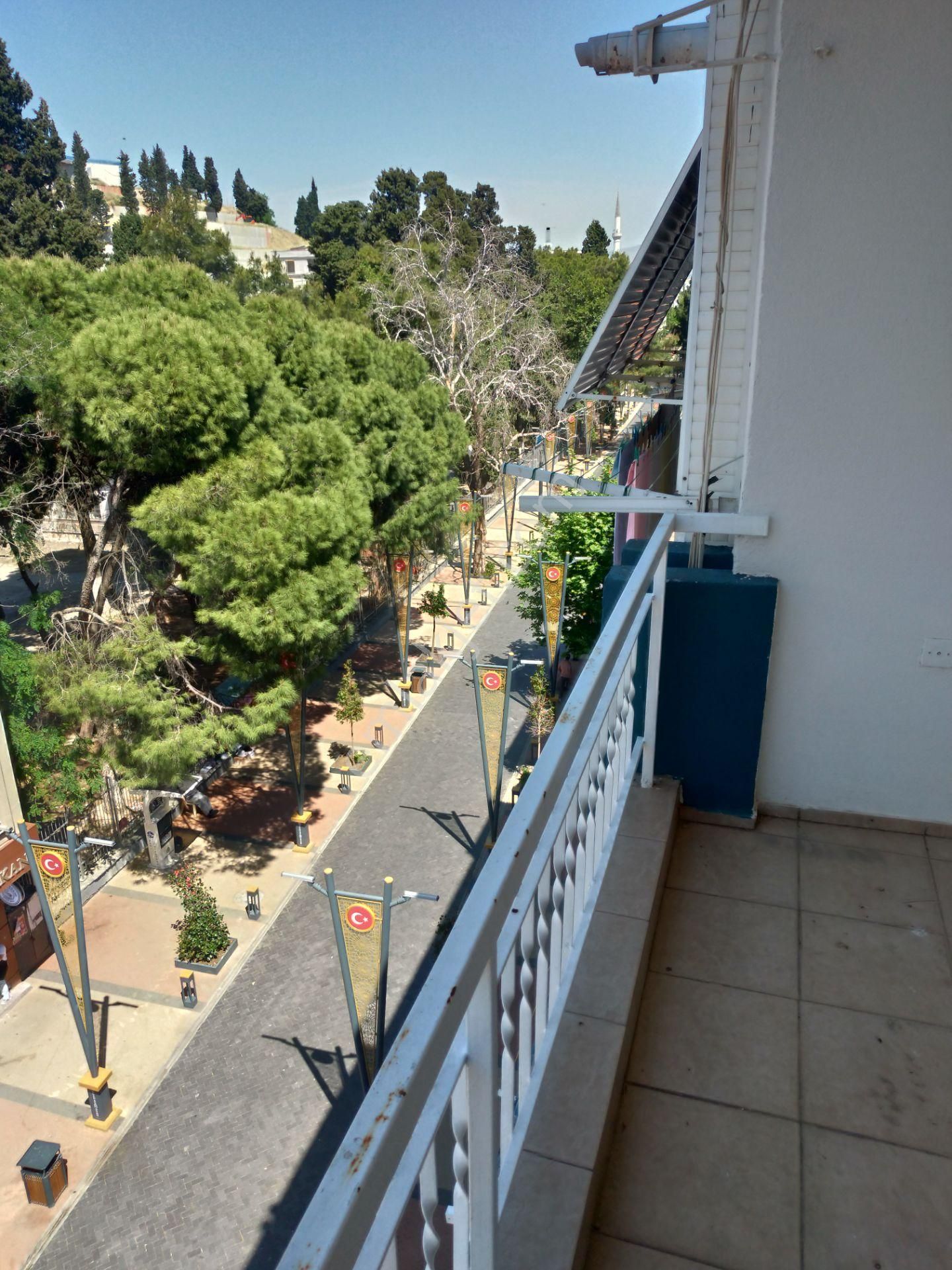 Menemen Esatpaşa Mahallesinde Lise Yolunda Kiralık 3+1 Daire - Görsel 10