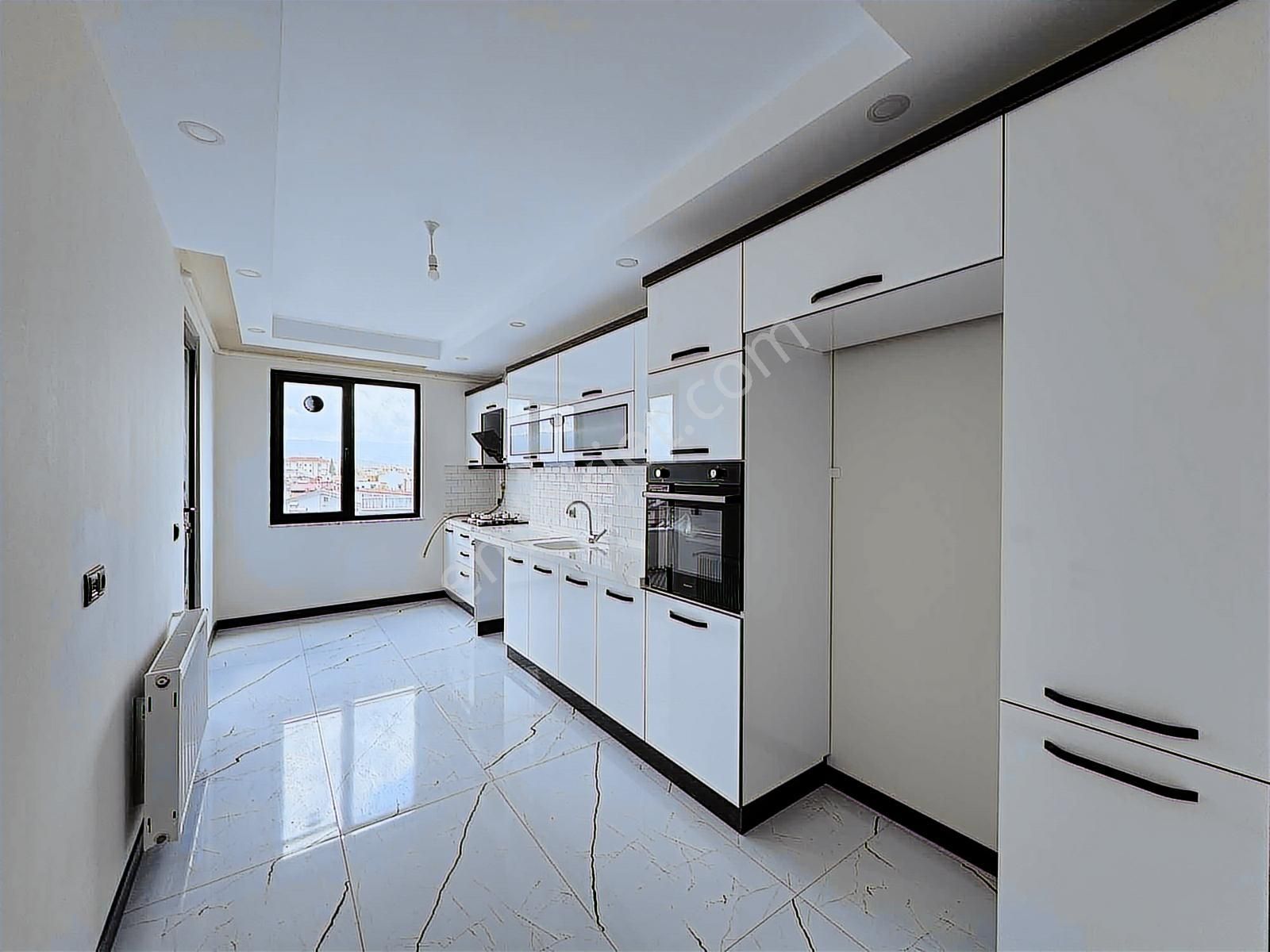 Onmax Burhaniye Merkez'de Satılık Sıfır 2+1 100 M2 Ara Kat Daire - Görsel 11