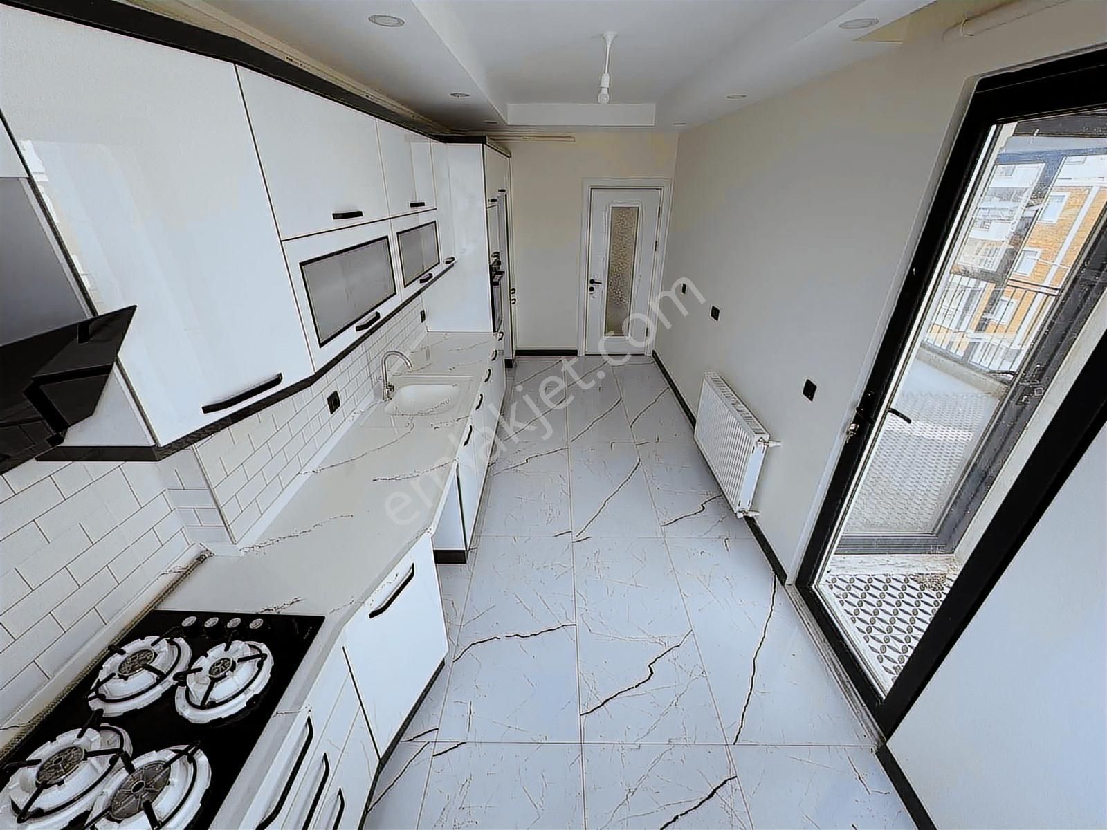 Onmax Burhaniye Merkez'de Satılık Sıfır 2+1 100 M2 Ara Kat Daire