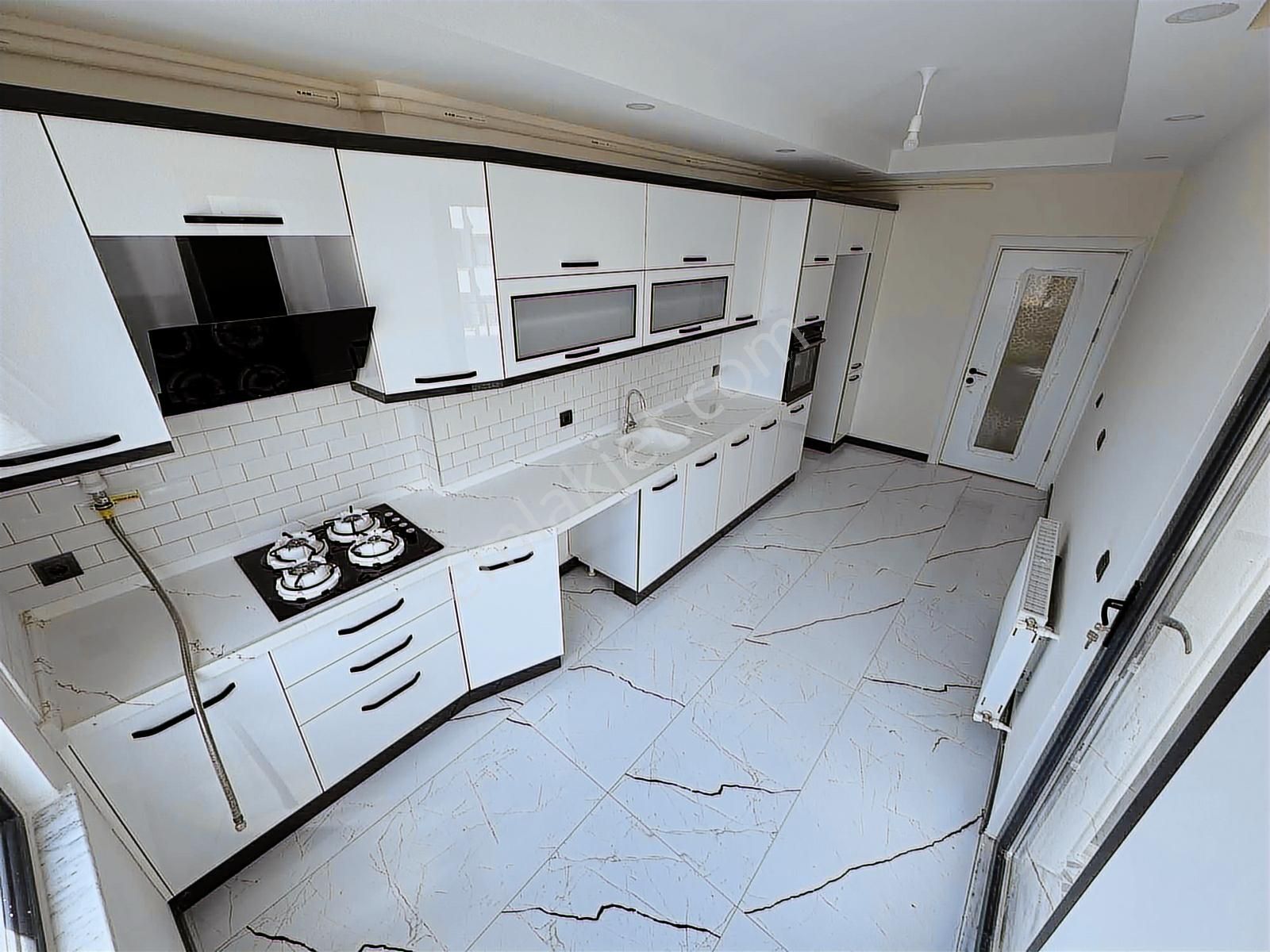 Onmax Burhaniye Merkez'de Satılık Sıfır 2+1 100 M2 Ara Kat Daire - Görsel 34