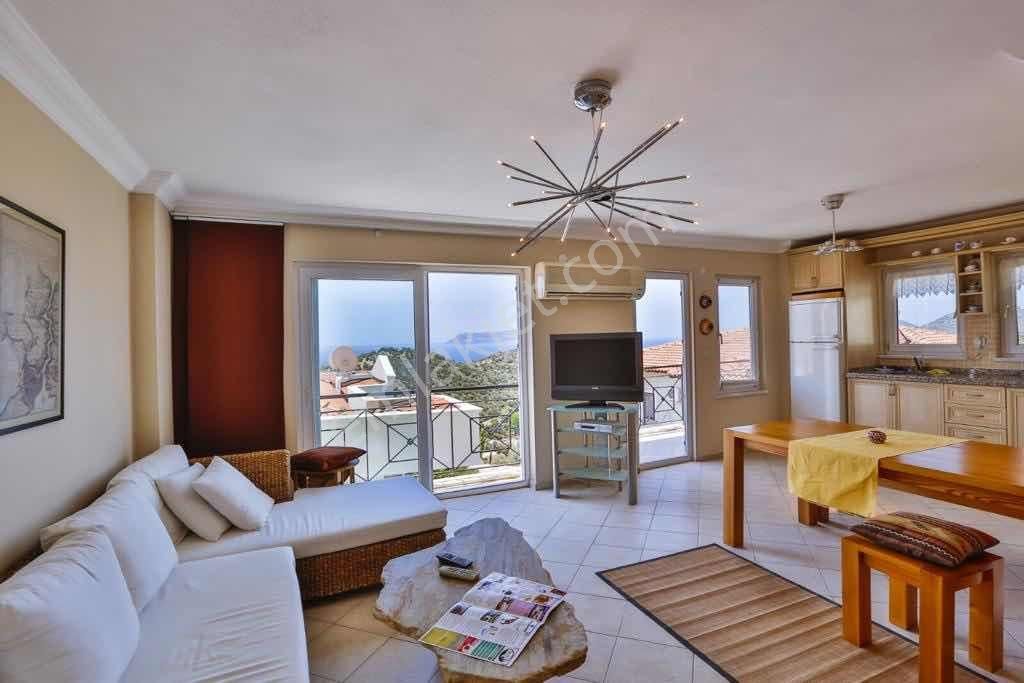 Kaş Merkezde Deniz Manzaralı Geniş 2+1 Daire