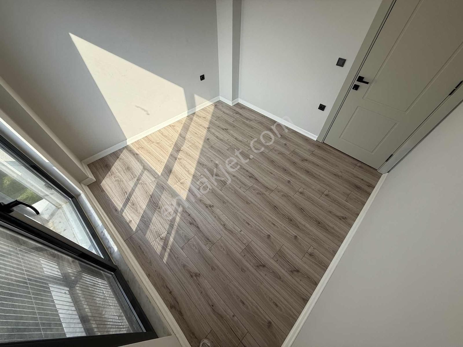 Burhaniye Bahçelievler'de Kiralık Sıfır 2+1 100 M2 Ara Kat Daire - Görsel 5