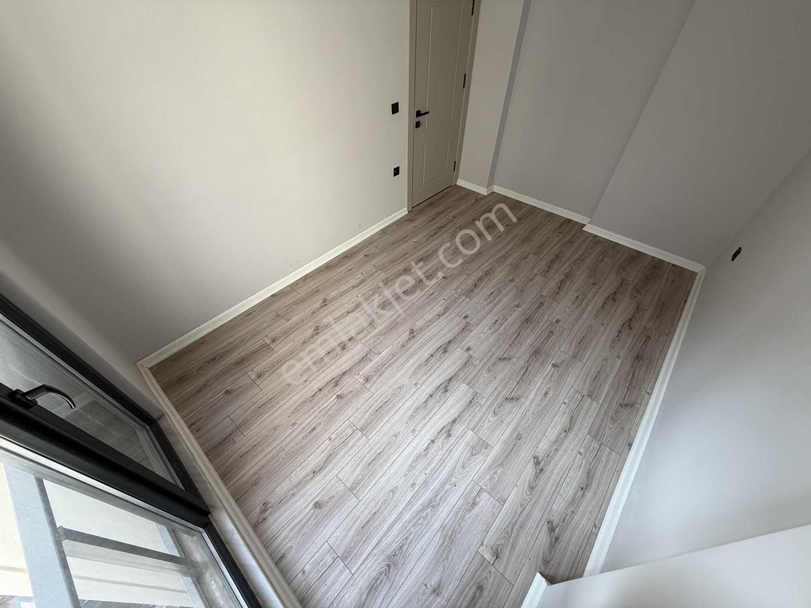 Burhaniye Bahçelievler'de Kiralık Sıfır 2+1 100 M2 Ara Kat Daire - Görsel 35