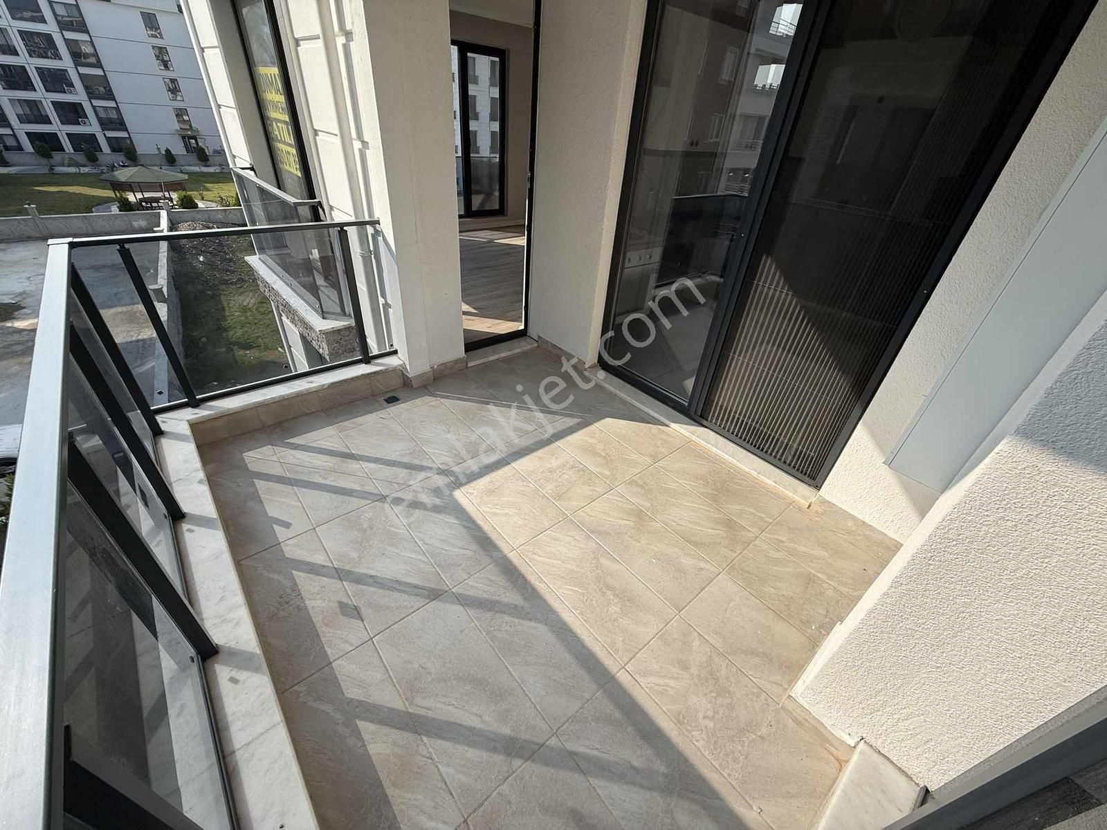 Burhaniye Bahçelievler'de Kiralık Sıfır 2+1 100 M2 Ara Kat Daire - Görsel 20