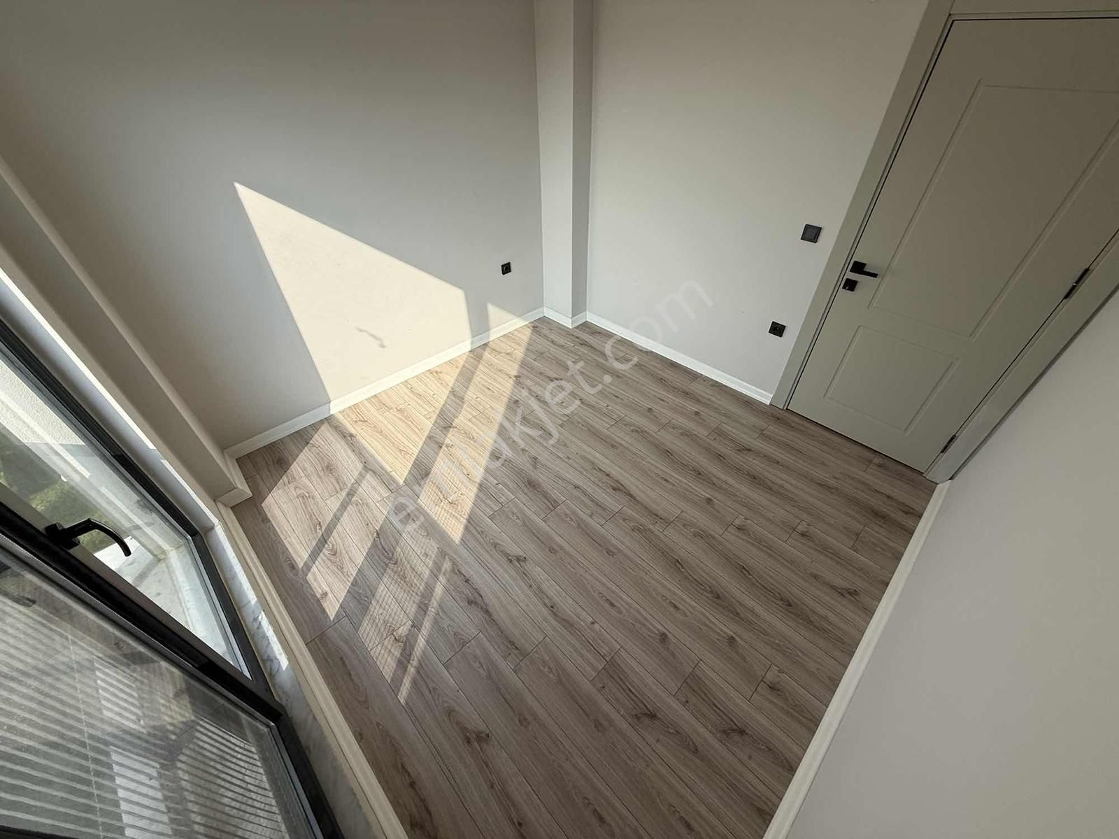 Burhaniye Bahçelievler'de Kiralık Sıfır 2+1 100 M2 Ara Kat Daire - Görsel 31