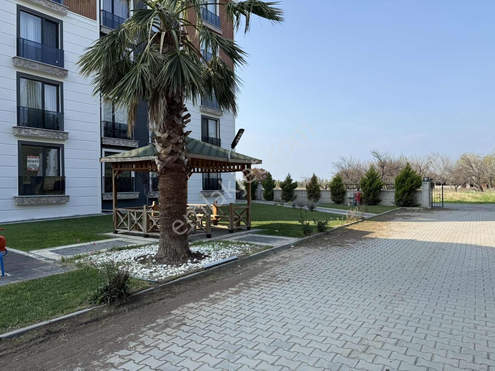 Burhaniye Bahçelievler'de Kiralık Sıfır 2+1 100 M2 Ara Kat Daire - Görsel 24