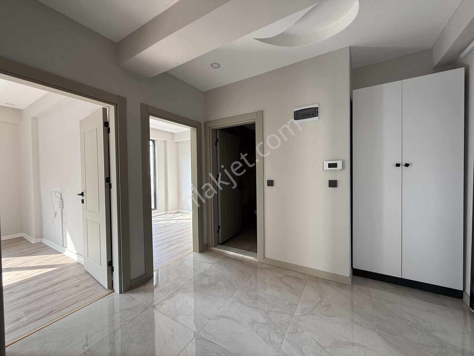 Burhaniye Bahçelievler'de Kiralık Sıfır 2+1 100 M2 Ara Kat Daire - Görsel 17