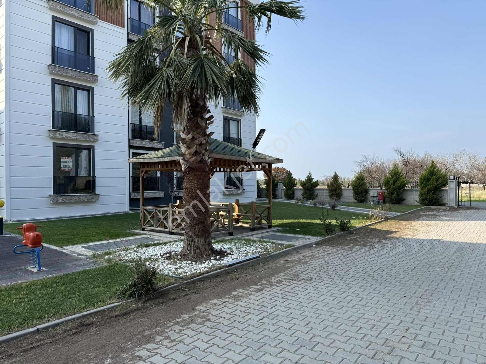 Burhaniye Bahçelievler'de Kiralık Sıfır 2+1 100 M2 Ara Kat Daire - Görsel 6