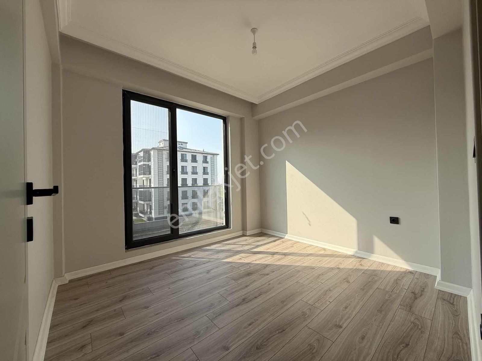 Burhaniye Bahçelievler'de Kiralık Sıfır 2+1 100 M2 Ara Kat Daire - Görsel 21