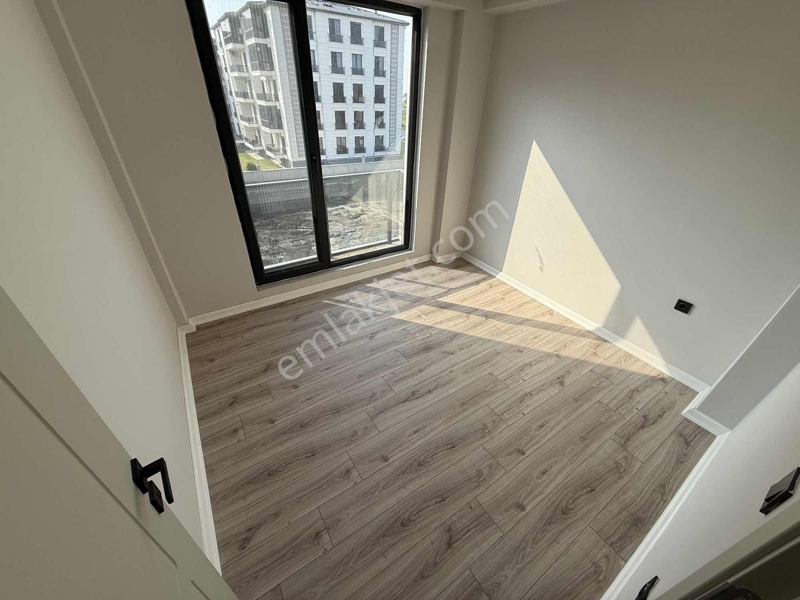 Burhaniye Bahçelievler'de Kiralık Sıfır 2+1 100 M2 Ara Kat Daire - Görsel 10