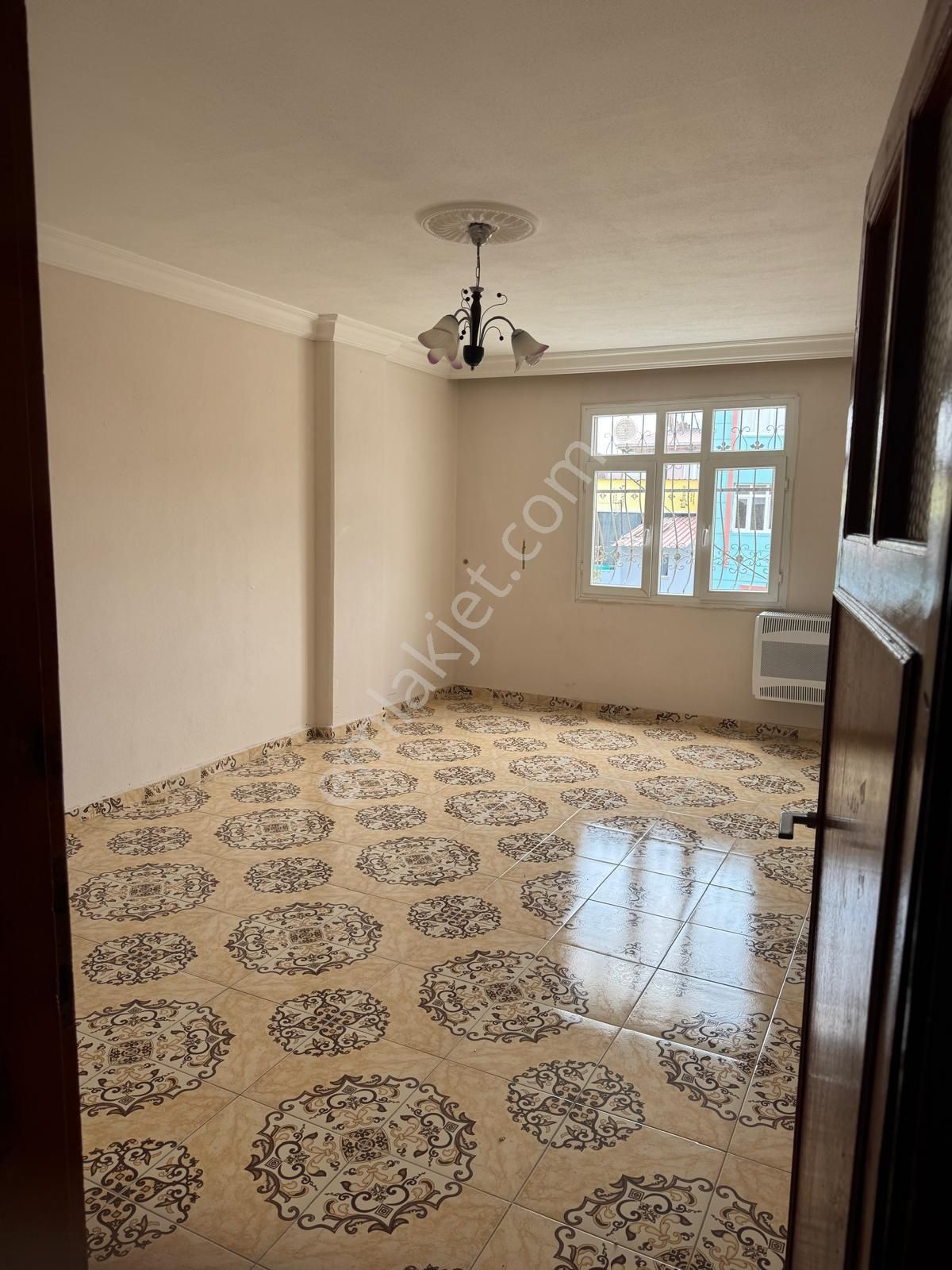 Orhangazi'de Cadde Üstü Geniş 3+1 Doğalgaz Sobalı Kiralık Ev - Görsel 3