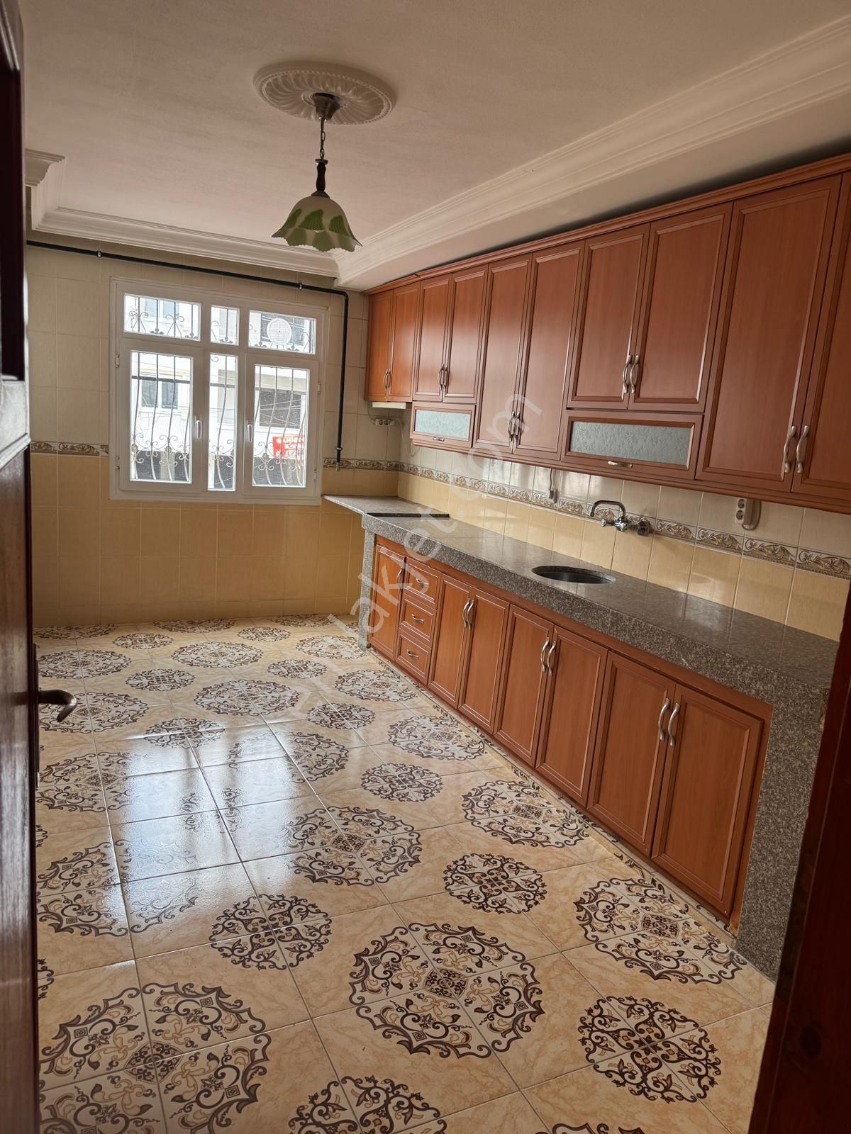 Orhangazi'de Cadde Üstü Geniş 3+1 Doğalgaz Sobalı Kiralık Ev - Görsel 2
