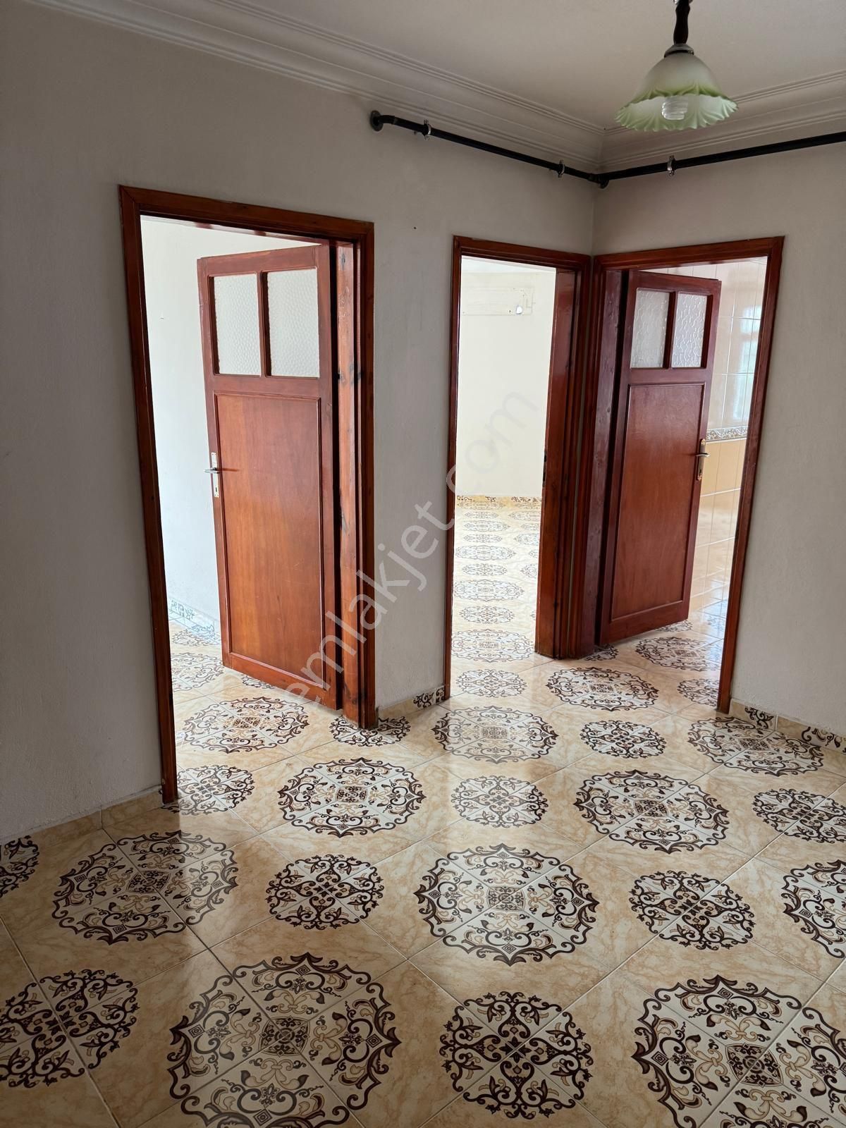 Orhangazi'de Cadde Üstü Geniş 3+1 Doğalgaz Sobalı Kiralık Ev - Görsel 5