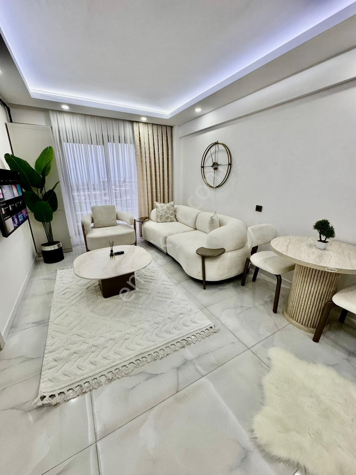 Özmecaz'dan Şirinköy'de 1+1 Full Eşyalı Kat Seçenekli Ultra Lüks Apart