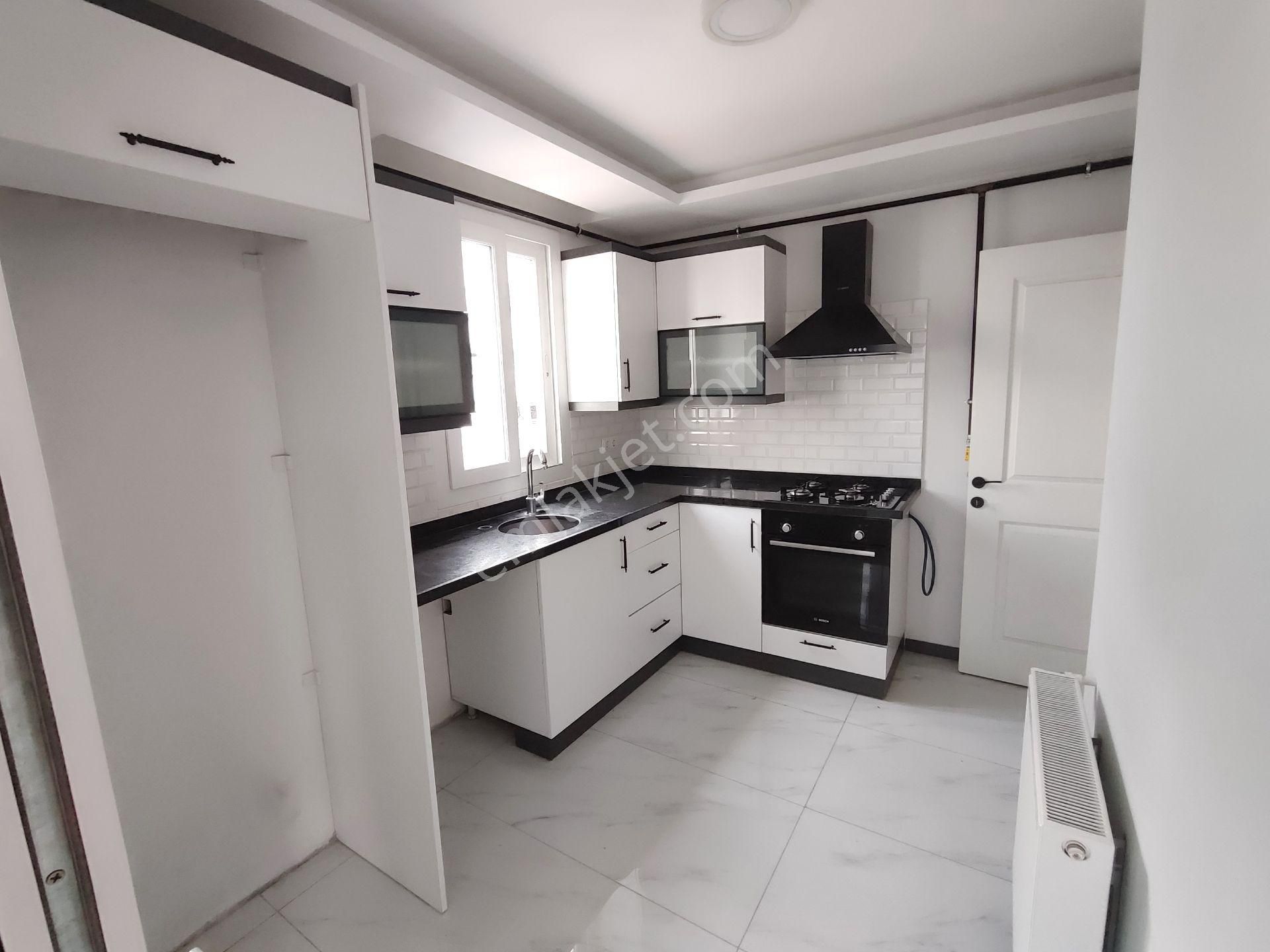 Mithatpaşa Kanal Üzeri K.mutfak 3+1 Çb Lüks Daire