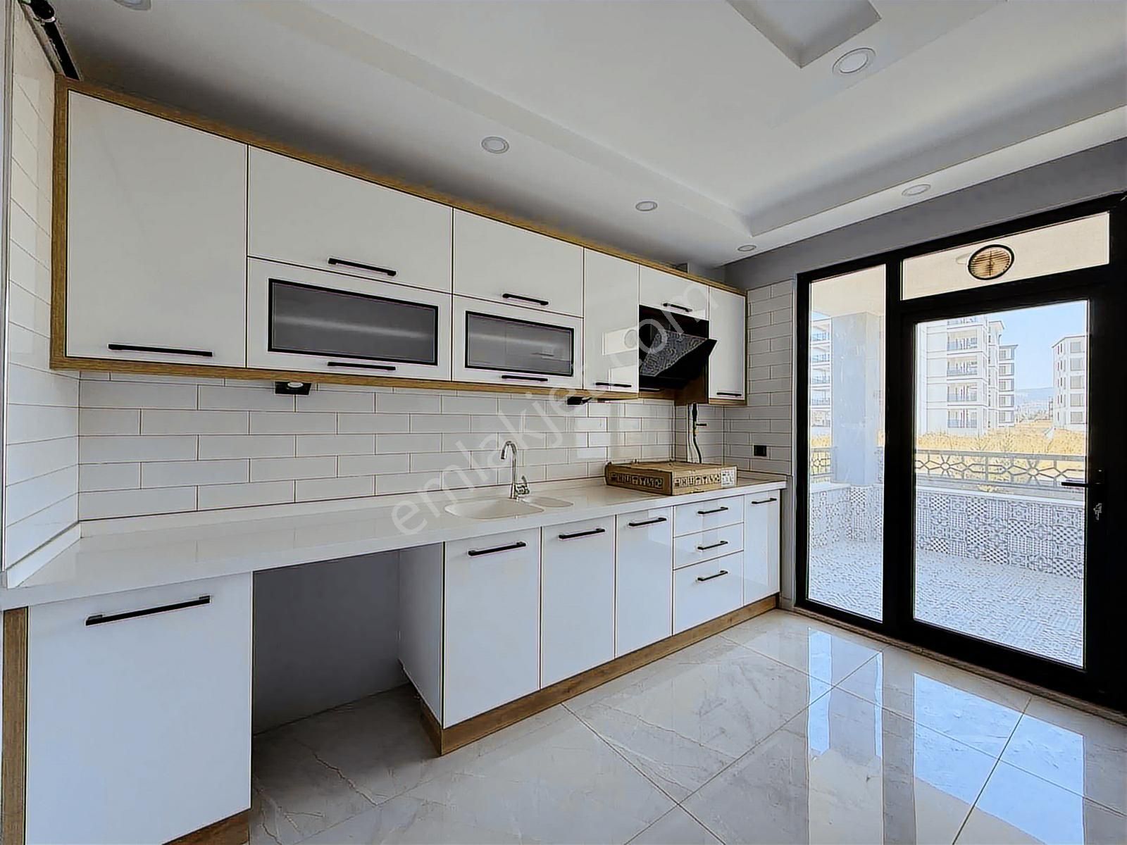 Onmax Burhaniye Merkez'de Satılık Sıfır 3+1 130 M2 Daire