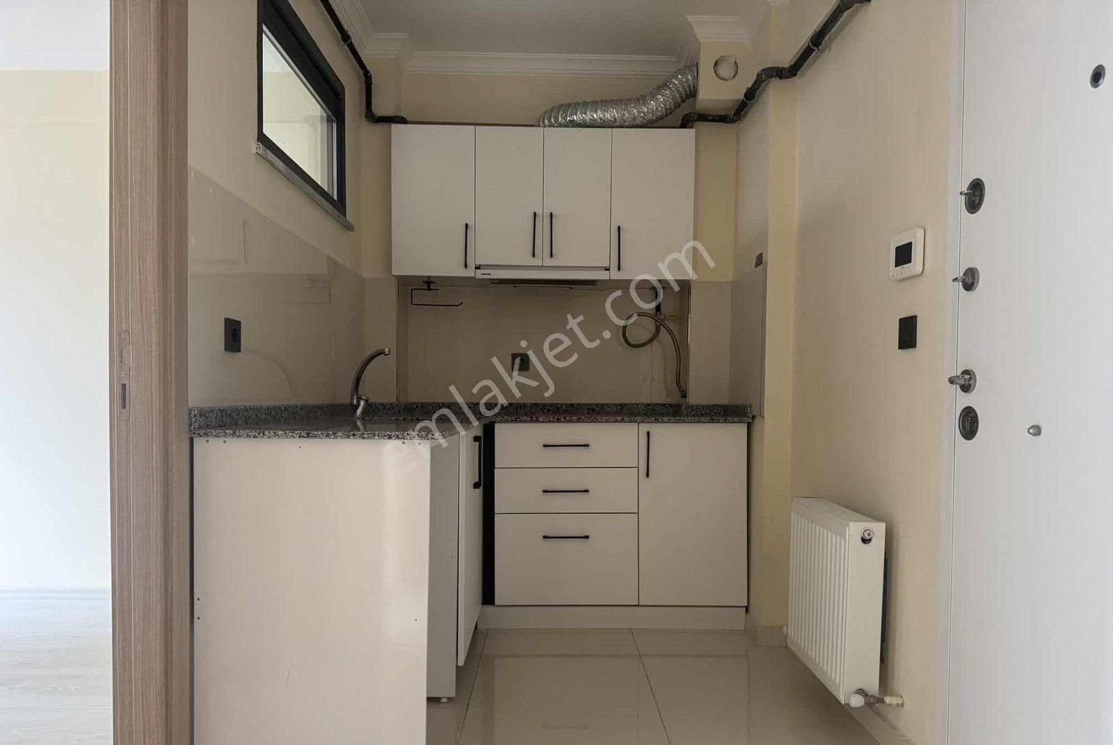 Akademi'den Çamlıca'da Ara Kat Asansörlü 1+1 Satılık Daire - Görsel 5