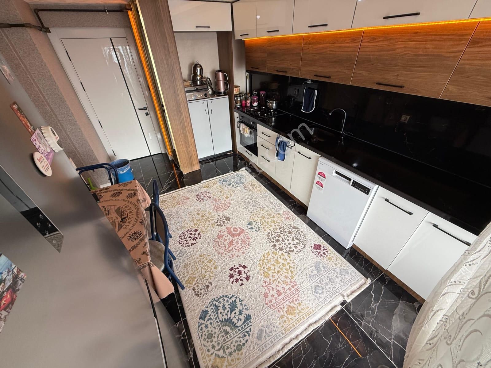 Sarıkamış Mahallesinde Ultra Lüks Yapılı Geniş M2 Katta 4+1 - Görsel 7