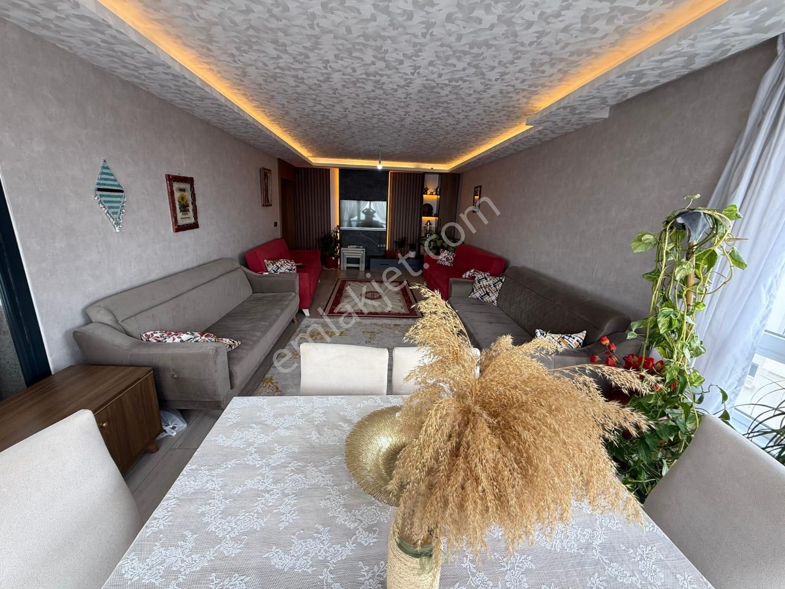 Sarıkamış Mahallesinde Ultra Lüks Yapılı Geniş M2 Katta 4+1 - Görsel 4