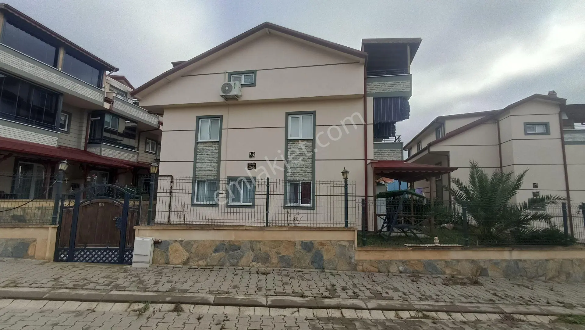 Remax Mavi 'den Kandıra Cebecide Site İçınde Klimalı Barbekülü Teraslı Harika Daire