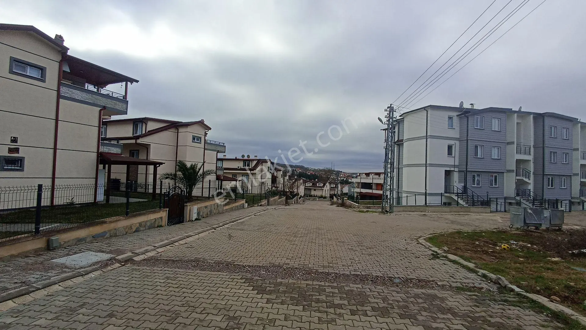 Remax Mavi 'den Kandıra Cebecide Site İçınde Klimalı Barbekülü 2+1 Yazlık