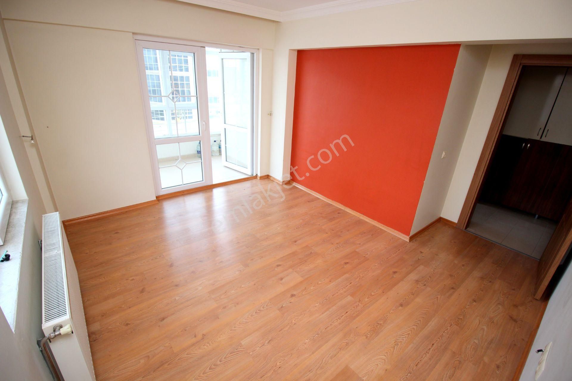 Emre Emlaktan Gökçek Mahallesinde Hastane Karşısında Asansörlü Geniş Kiralık 3+1 Daire - Görsel 12