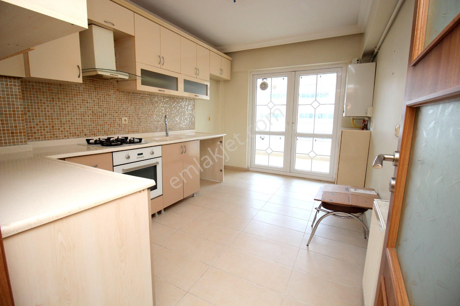 Emre Emlaktan Gökçek Mahallesinde Hastane Karşısında Asansörlü Geniş Kiralık 3+1 Daire - Görsel 2