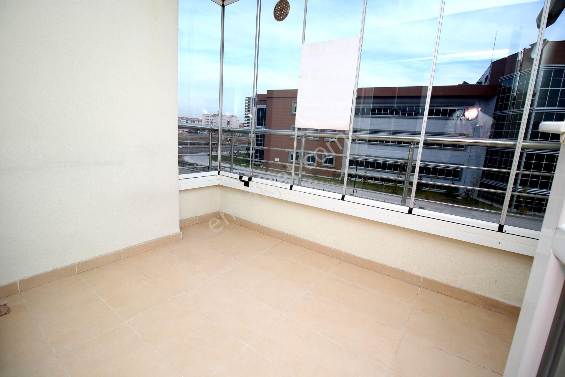 Emre Emlaktan Gökçek Mahallesinde Hastane Karşısında Asansörlü Geniş Kiralık 3+1 Daire - Görsel 5