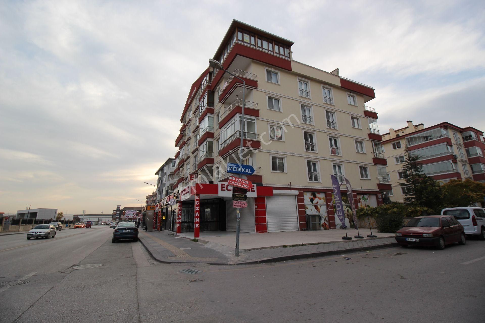 Emre Emlaktan Gökçek Mahallesinde Hastane Karşısında Asansörlü Geniş Kiralık 3+1 Daire - Görsel 29