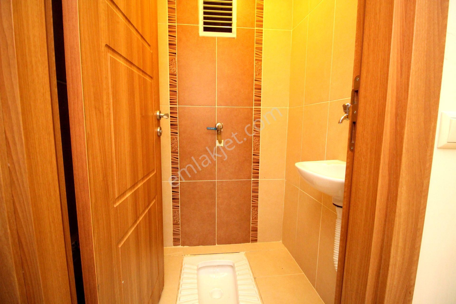 Emre Emlaktan Gökçek Mahallesinde Hastane Karşısında Asansörlü Geniş Kiralık 3+1 Daire - Görsel 18