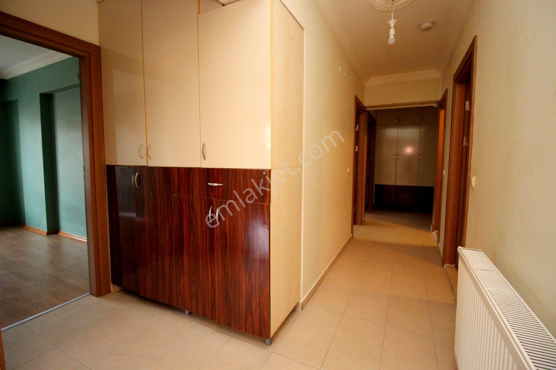 Emre Emlaktan Gökçek Mahallesinde Hastane Karşısında Asansörlü Geniş Kiralık 3+1 Daire - Görsel 19