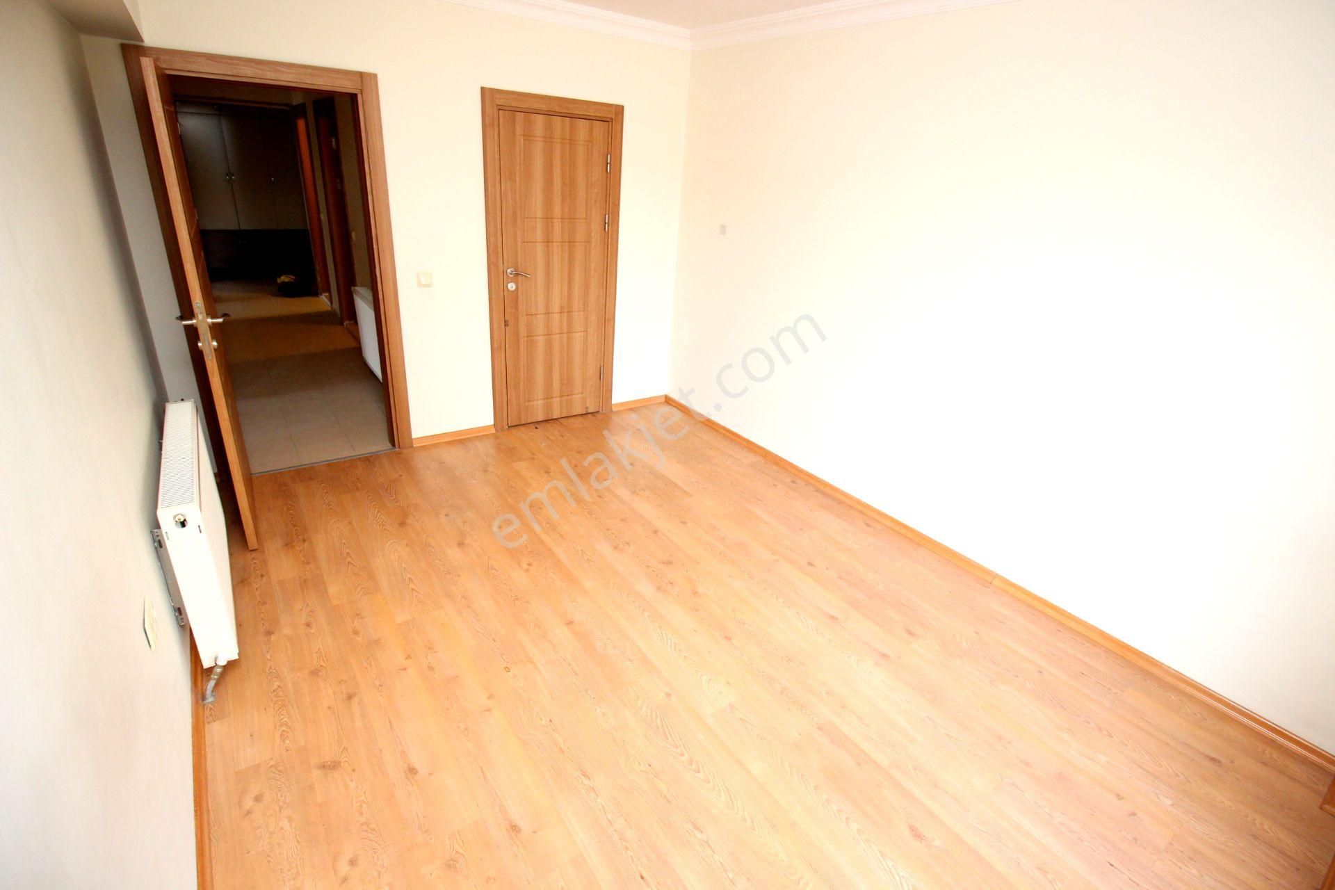 Emre Emlaktan Gökçek Mahallesinde Hastane Karşısında Asansörlü Geniş Kiralık 3+1 Daire - Görsel 15