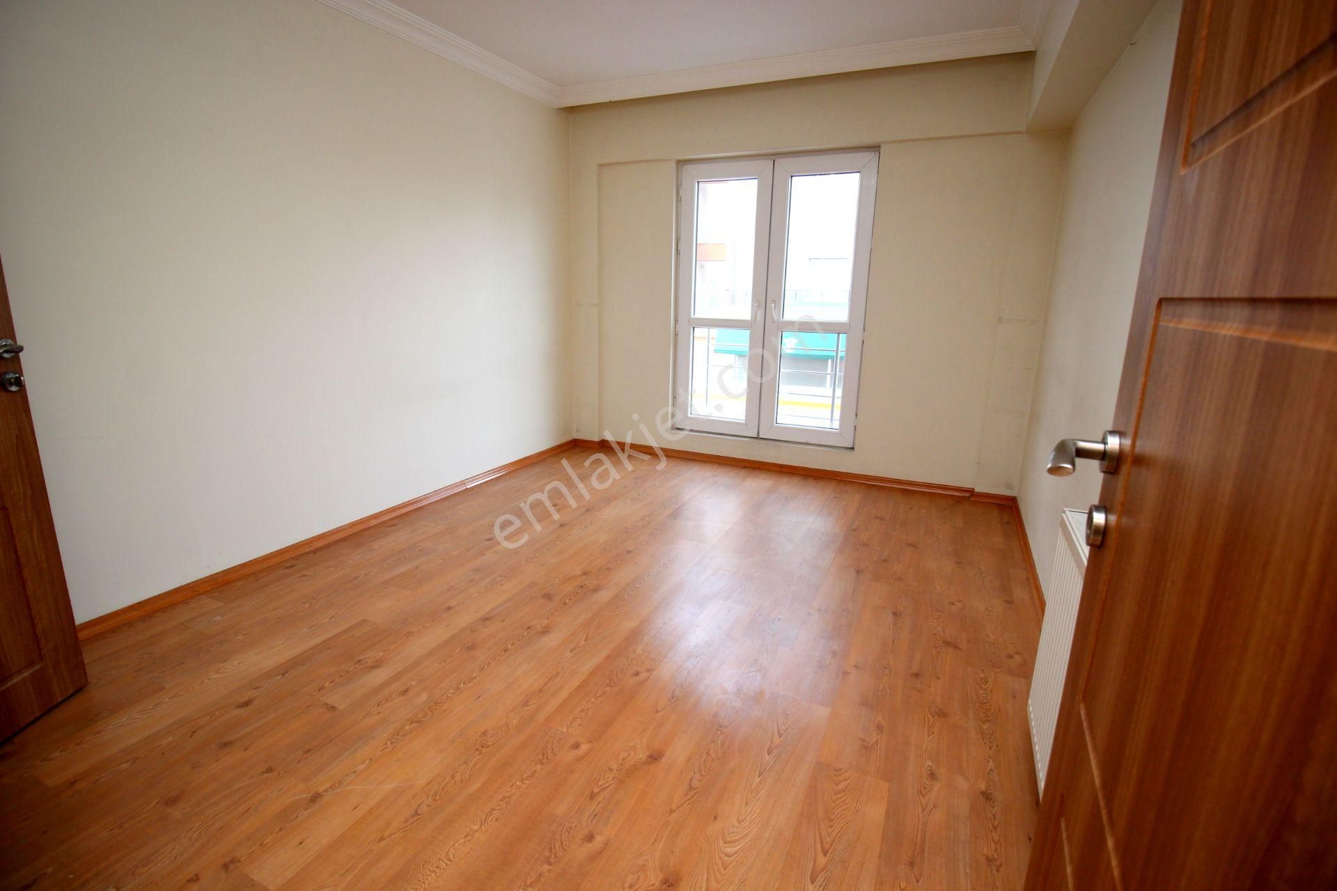 Emre Emlaktan Gökçek Mahallesinde Hastane Karşısında Asansörlü Geniş Kiralık 3+1 Daire - Görsel 14