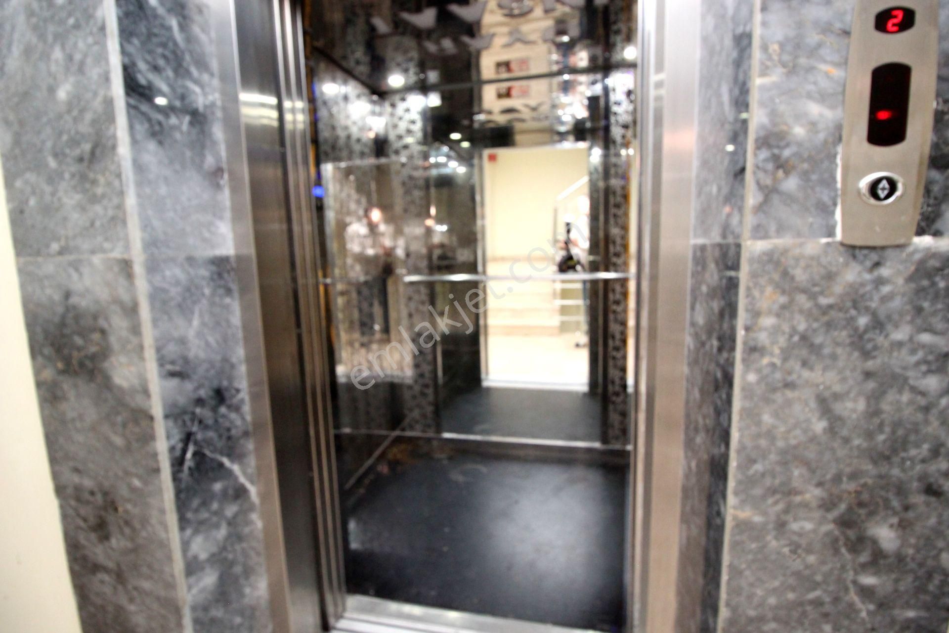 Emre Emlaktan Gökçek Mahallesinde Hastane Karşısında Asansörlü Geniş Kiralık 3+1 Daire - Görsel 26