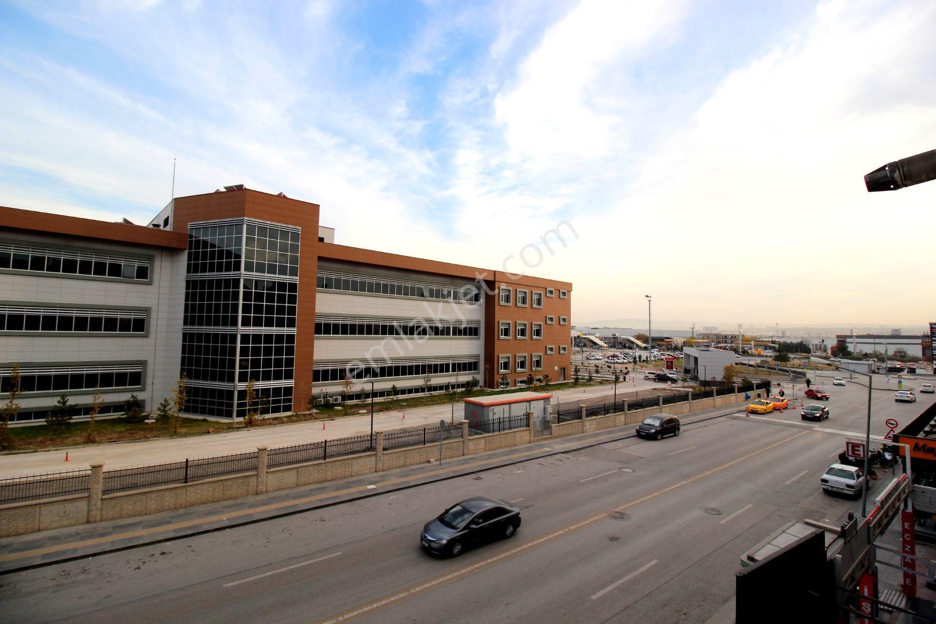 Emre Emlaktan Gökçek Mahallesinde Hastane Karşısında Asansörlü Geniş Kiralık 3+1 Daire - Görsel 24