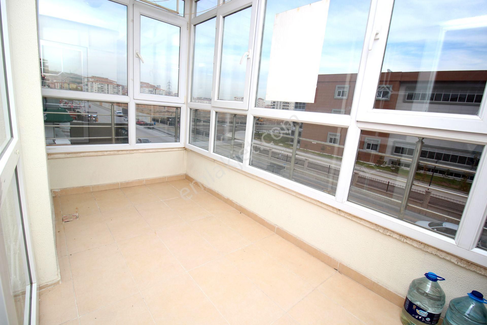 Emre Emlaktan Gökçek Mahallesinde Hastane Karşısında Asansörlü Geniş Kiralık 3+1 Daire - Görsel 13