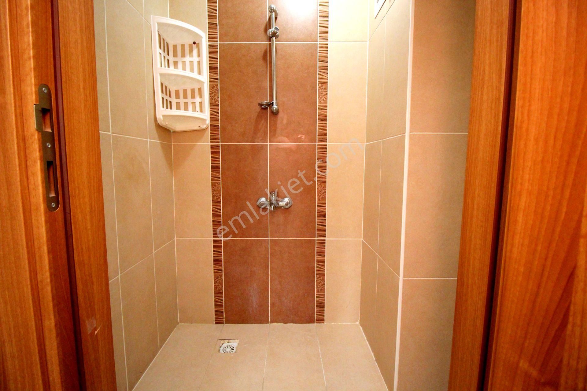 Emre Emlaktan Gökçek Mahallesinde Hastane Karşısında Asansörlü Geniş Kiralık 3+1 Daire - Görsel 16