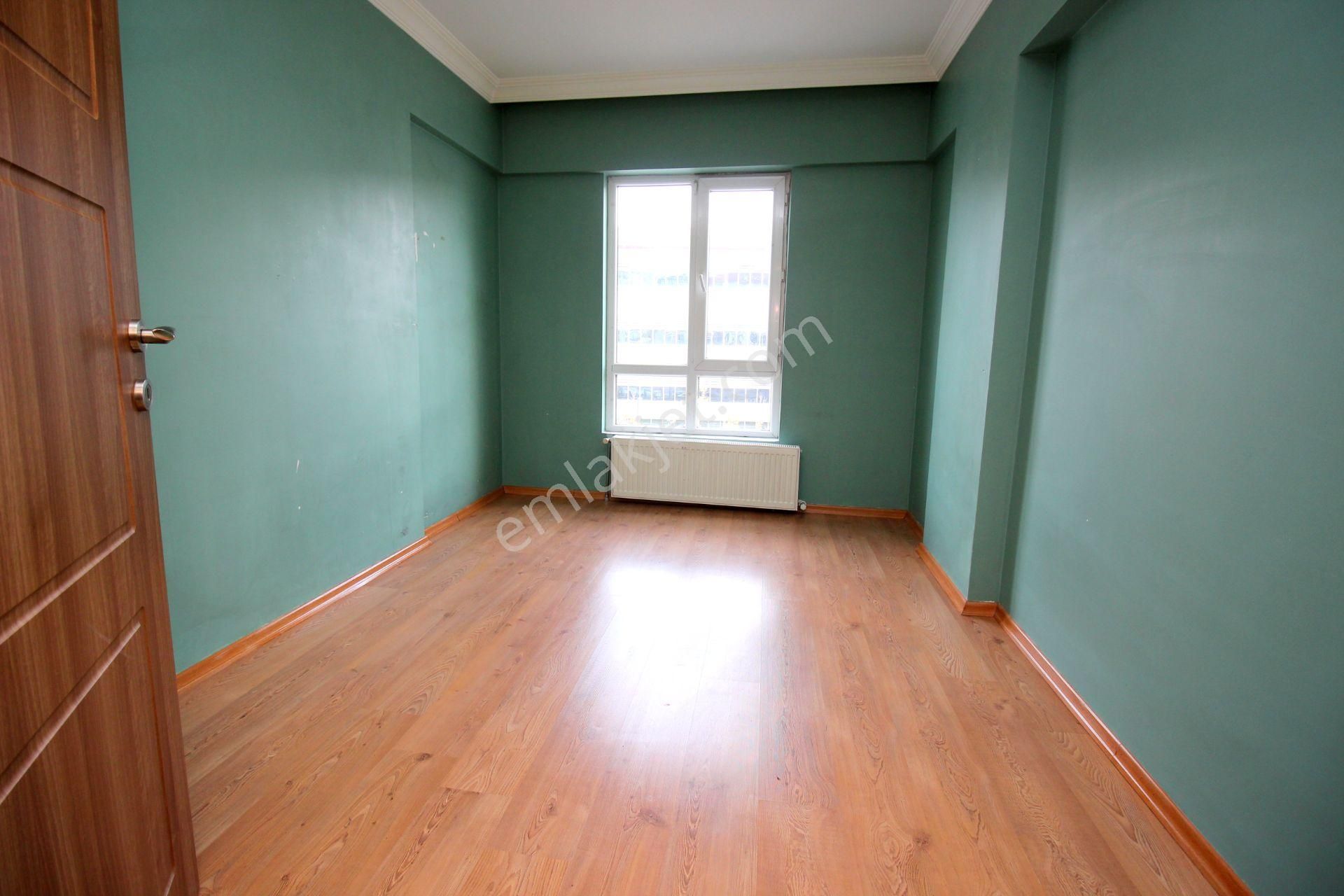 Emre Emlaktan Gökçek Mahallesinde Hastane Karşısında Asansörlü Geniş Kiralık 3+1 Daire - Görsel 9