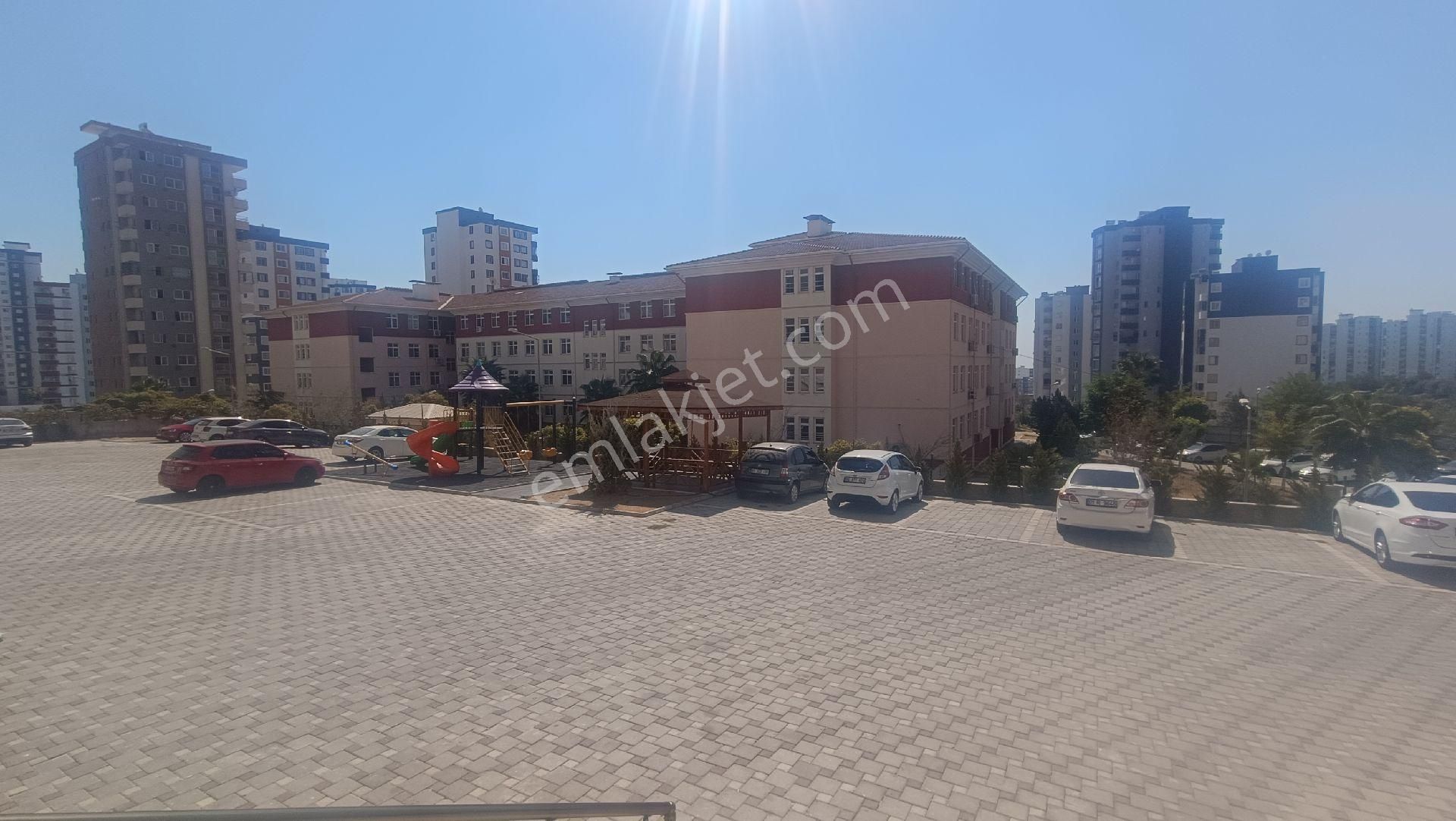 Osmangazi Mahallesinde Site İçerisinde 3+1 Kapalı Mutfak Satılık Daire