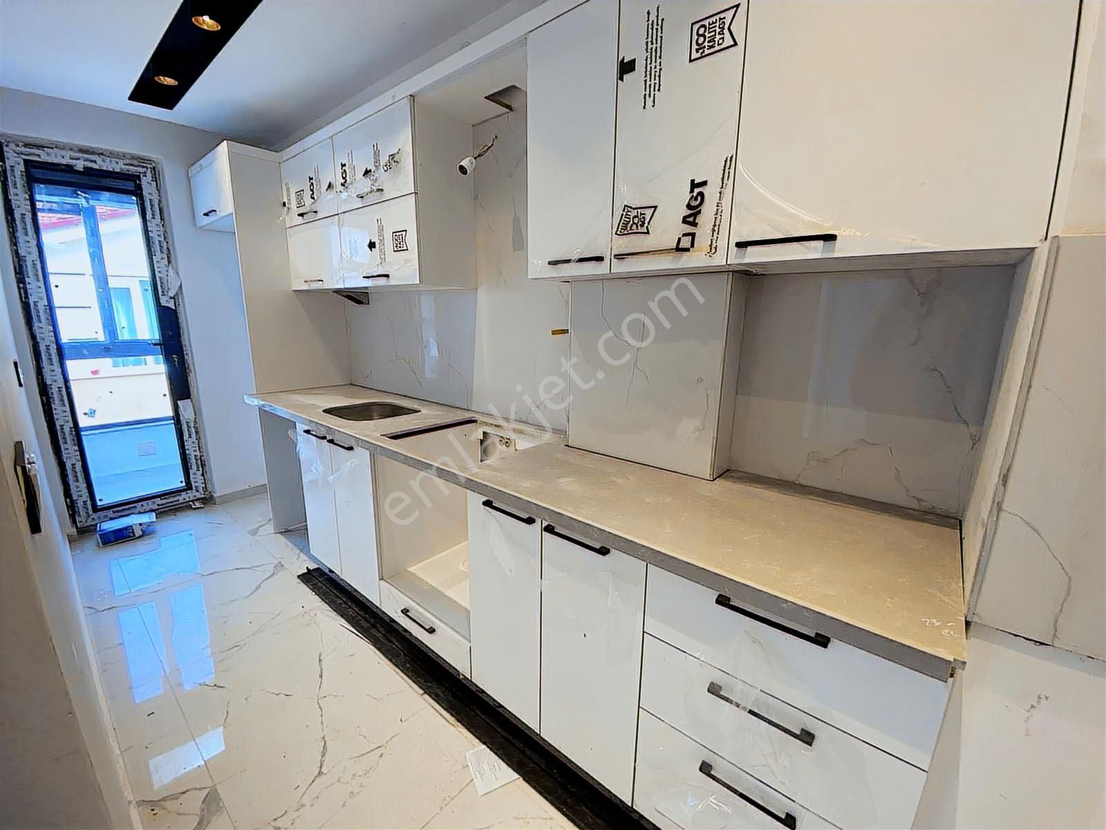 Zincirlikuyu Sınırı İsmet İnönü-2 Yakını Ultra Lux Balkonlu 2+0