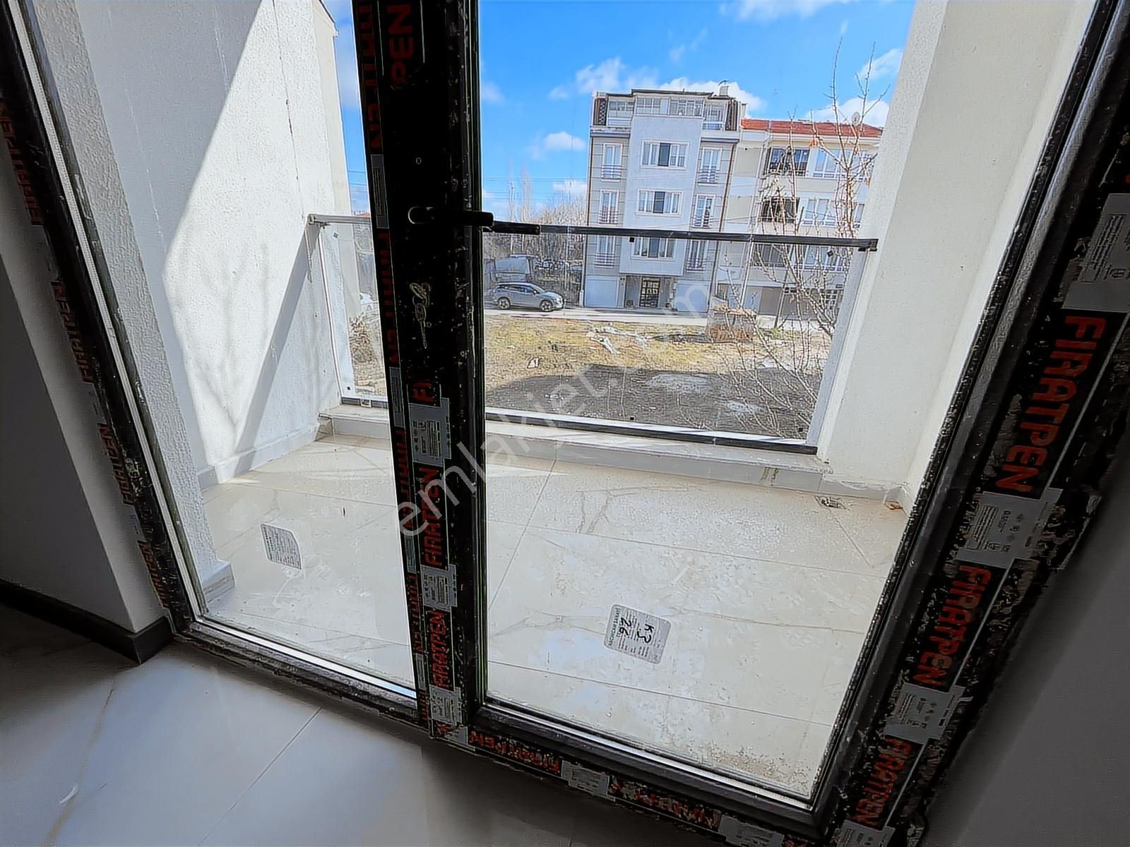 Gündüz Ökçün Dibi Geniş Sokak Çift Balkon Bahçe Nizam Lux 2+1 - Görsel 15