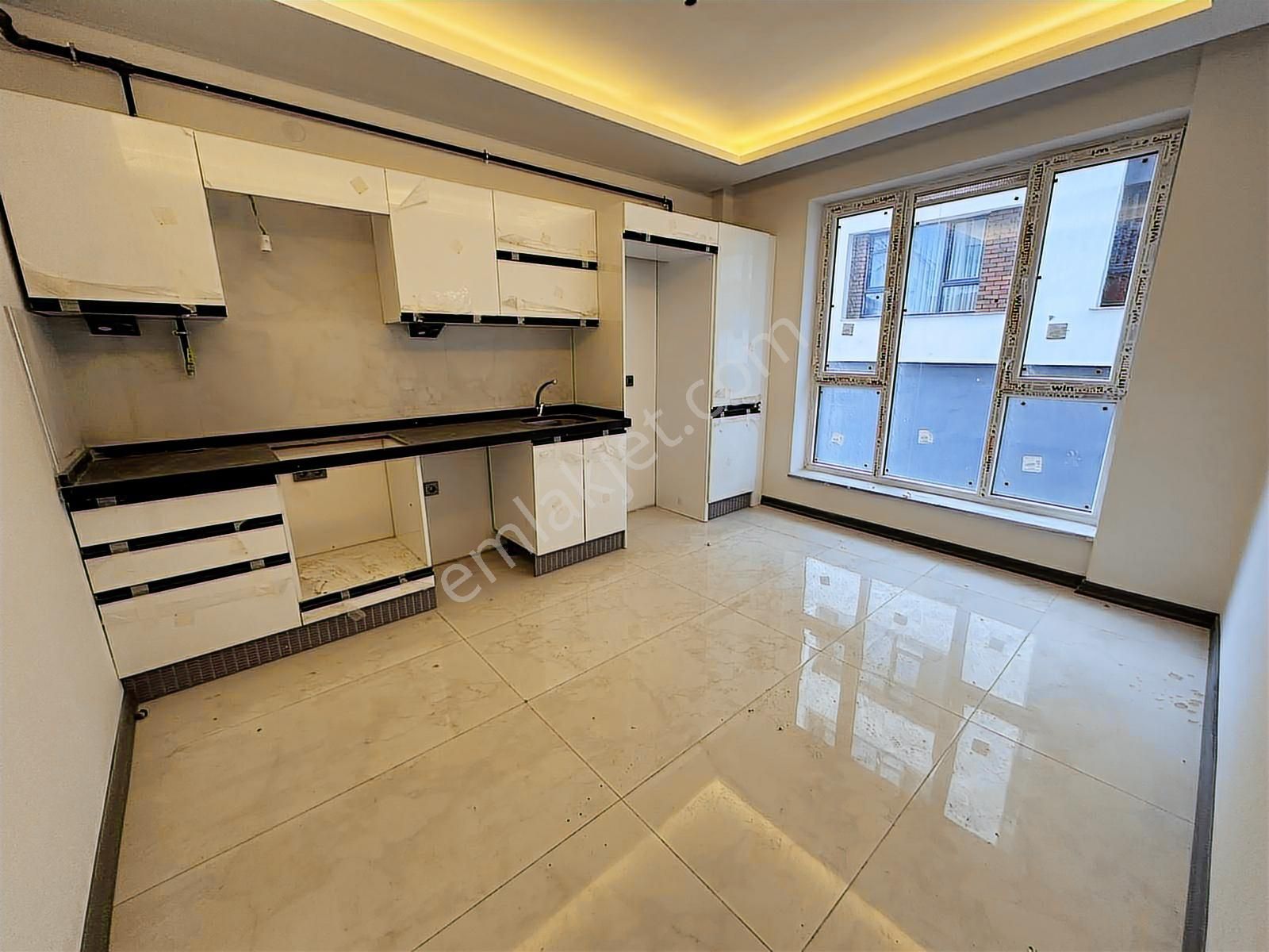 Çamlıca'da Yüksek Kredi Özel Garaj Yerden Isıtma Lux Fırsat 2+1