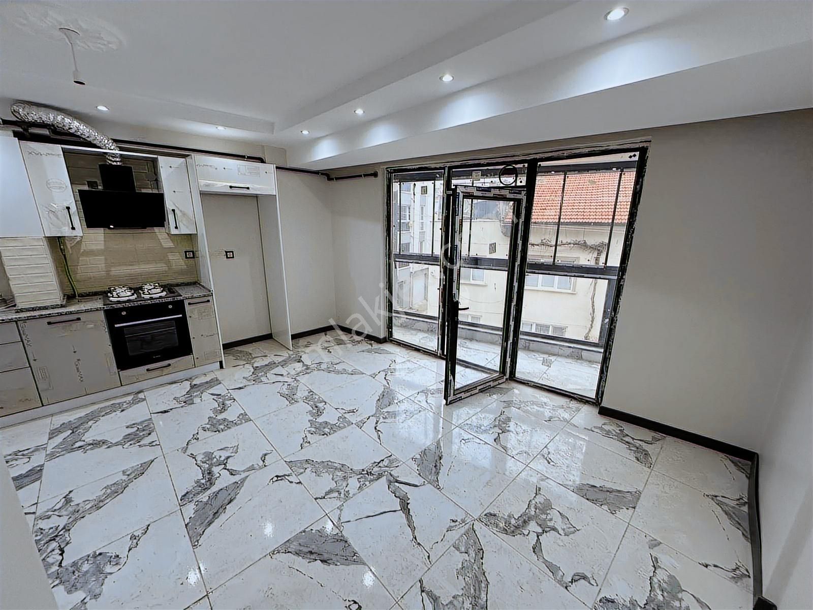 Şirintepe'de Cuma Ve İletişim Kapısı Yakını Balkonlu Lux 1+1 - Görsel 2