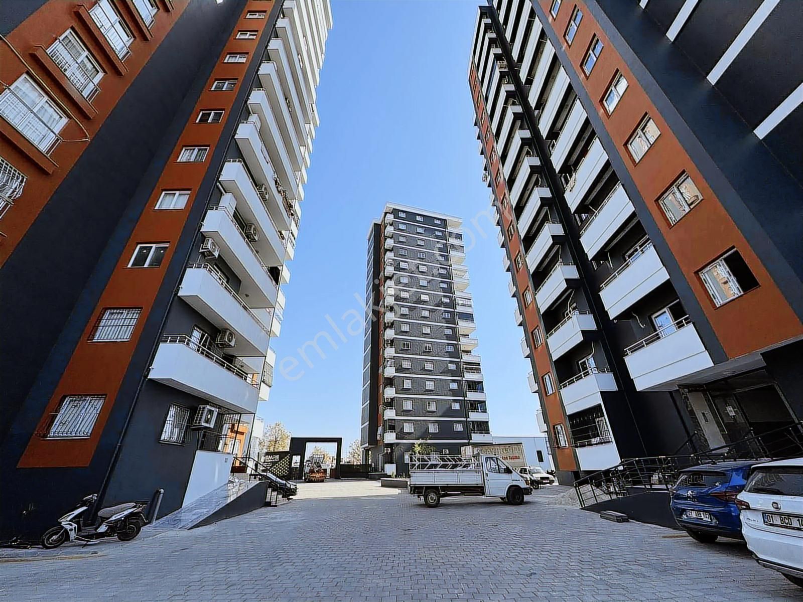 Yüreğirde Site İçerisinde Lüx 3+1 K.mutfak Satılık Daire - Görsel 3